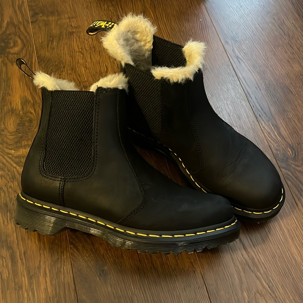 DR MARTINS 2976 WOMEN'S FUR LINED CHELSEA BOOTS Size 8